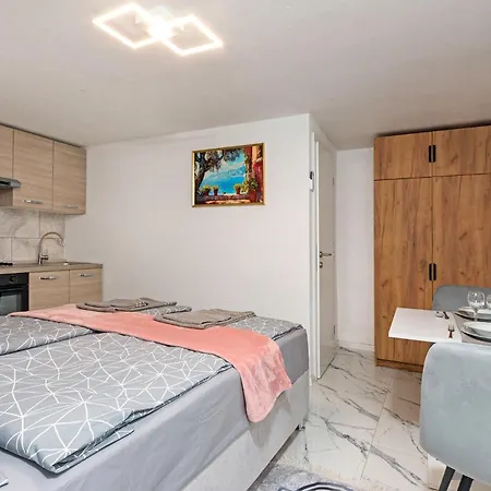 Apartment Dalia - Parking, Garden, Bbq