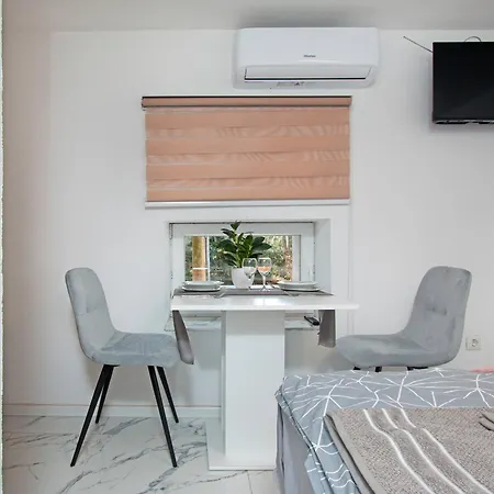 Apartment Dalia - Parking, Garden, Bbq