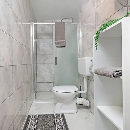 Apartment Dalia - Parking, Garden, Bbq Pula